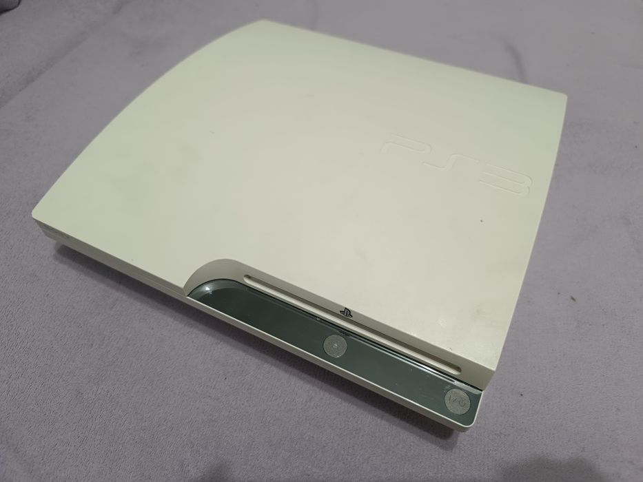 Продам PlayStation 3 Slim