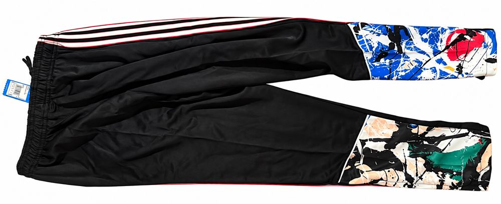 Продавам  комплект Adidas x Manchester United