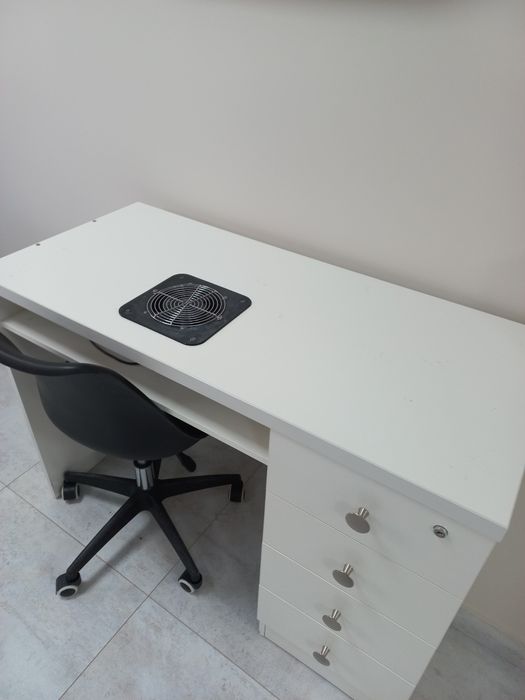 Маникюрный стол б/у