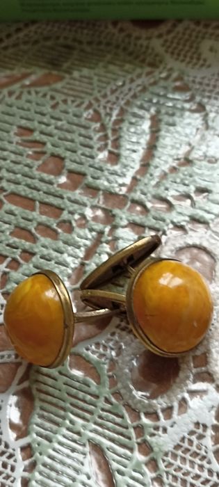 Запонки королевский янтарь