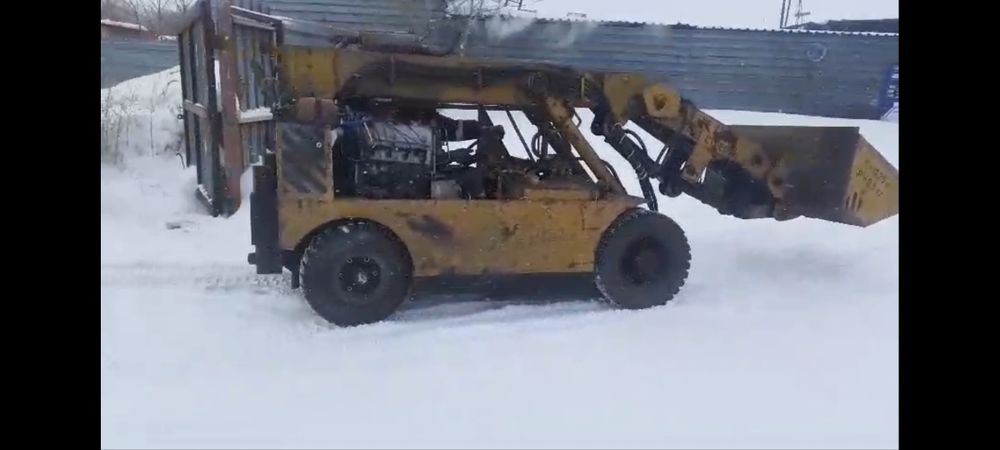 Продаётся мини погрузчик телескопический 4м .