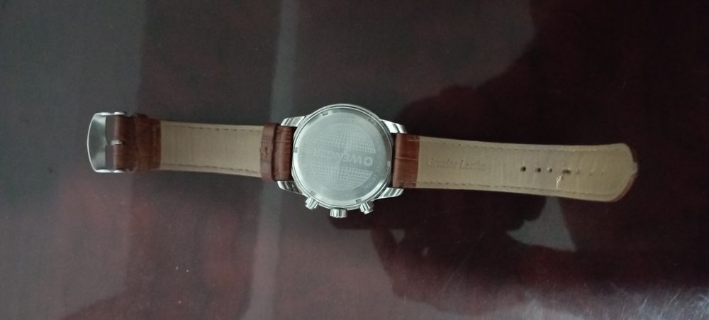 Мужские наручные часы.