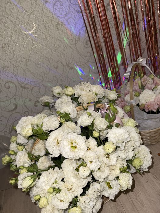 Нежные эустома букет в корзине