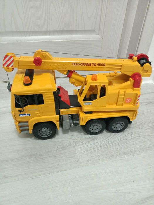 Masina macara Bruder