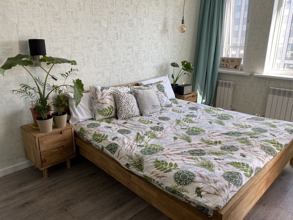 Кровать из массива дерева