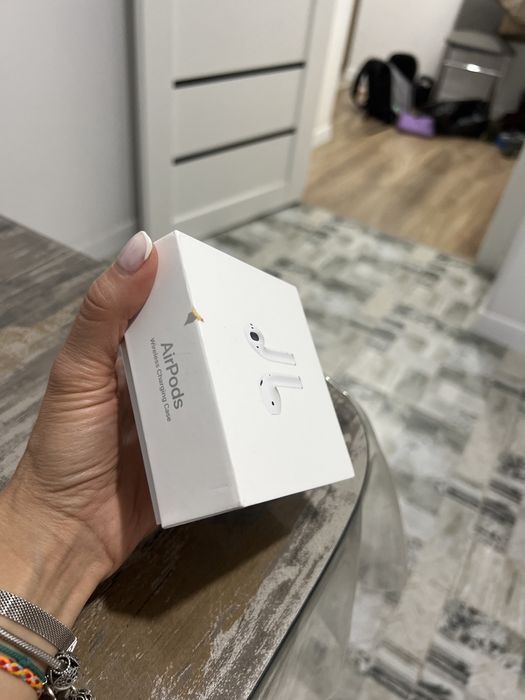 Продам наушник на левое ухо с кейсом