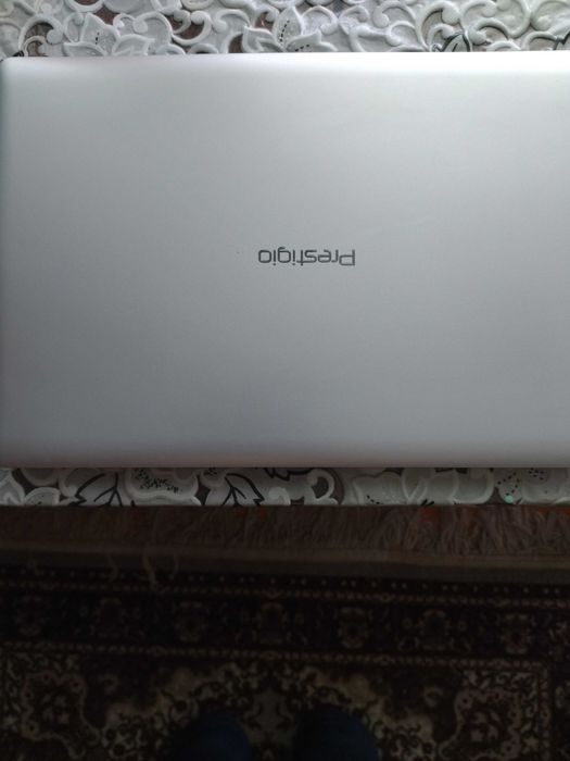 Лаптоп prestigio