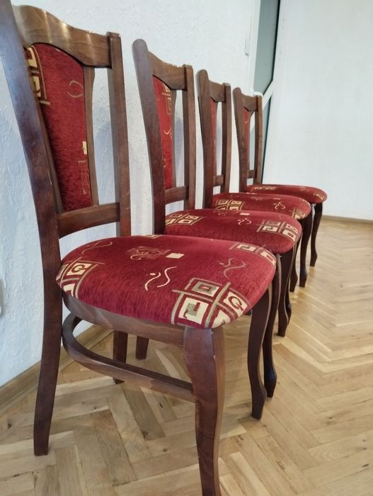 Трапезни столове