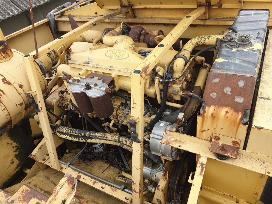 Vand combina New Holland TX34 , si dezmembrez una identica