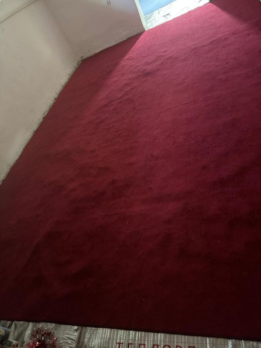 Продам ковры красные и синие