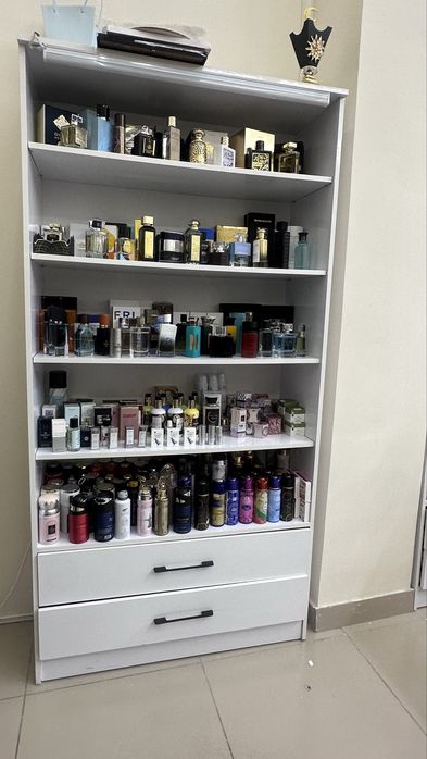 Продаются витринные полки (без комода)