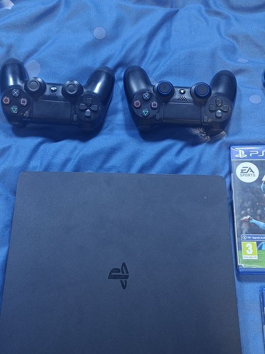 Playstation 4 slim