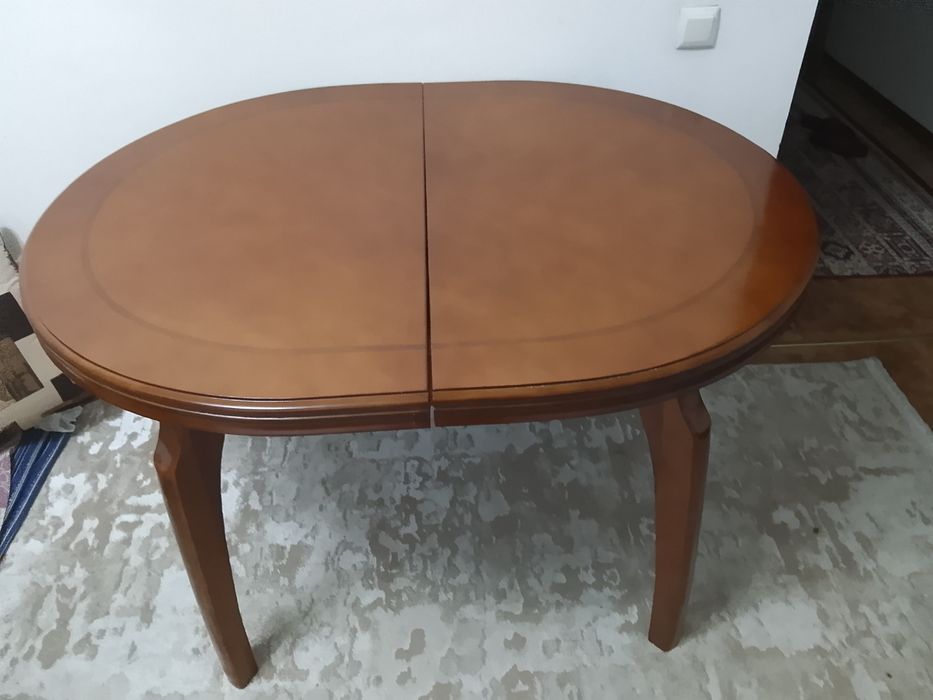 Срочно продам  стол и стулья