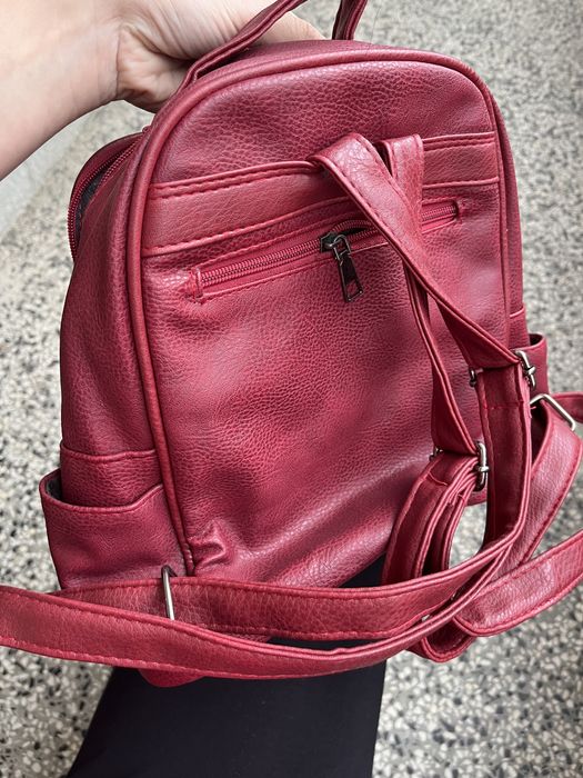 Червена дамска раница