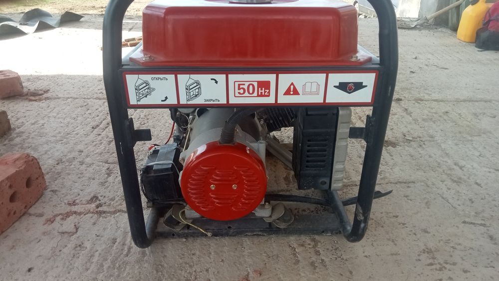 Продам бензиновый генератор ALTECO