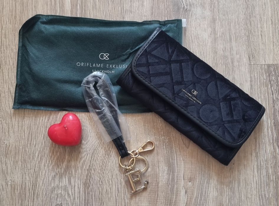 Черна раница и портмоне