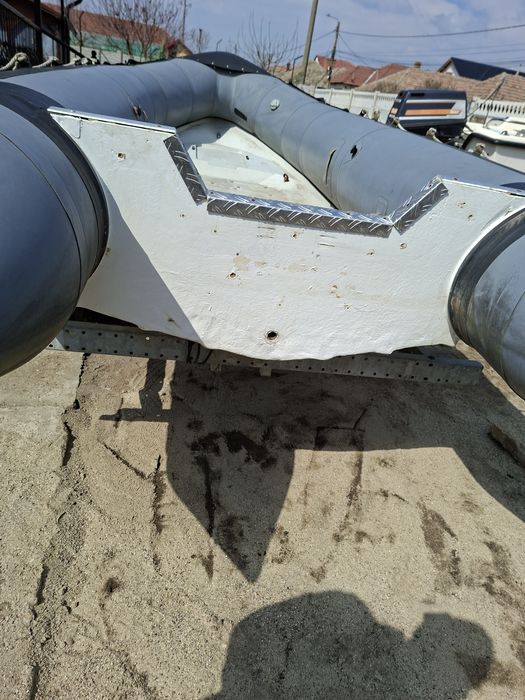 Barcă rib Avon + motor Selva Bailesti • OLX.ro