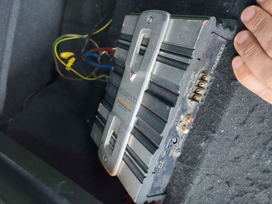 Vând subufar și stație jbl 550 RON preț fix  det la tel