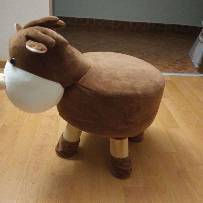 Vând taburet (ren) cu husa detasabila nefolosit de copil