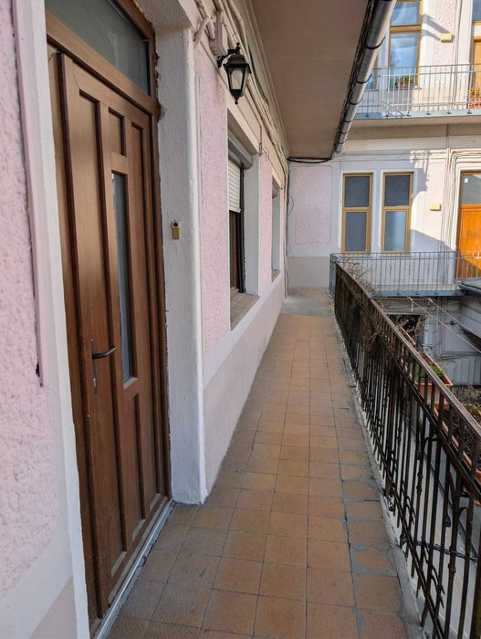 Vand apartament central cu 3 camere pe Str Independentei
