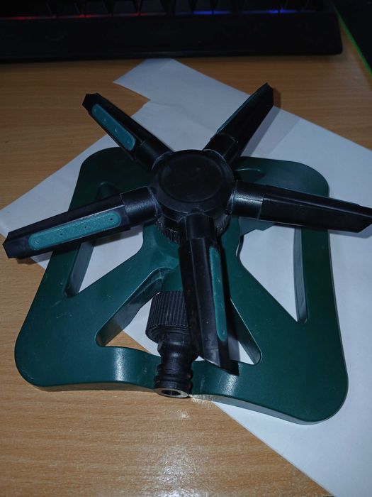 Aspersor gradina 5 brate, rotatie 360°, acoperire larga, verde