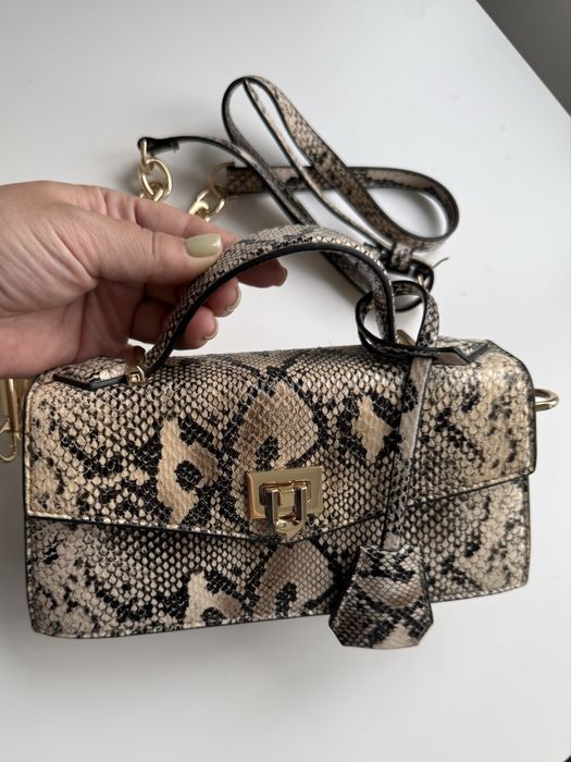 Сумка Charles & Keith, змеиный принт