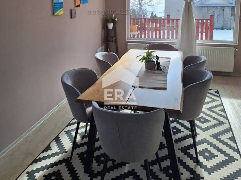 Двуетажна къща в сърцето на Кенана