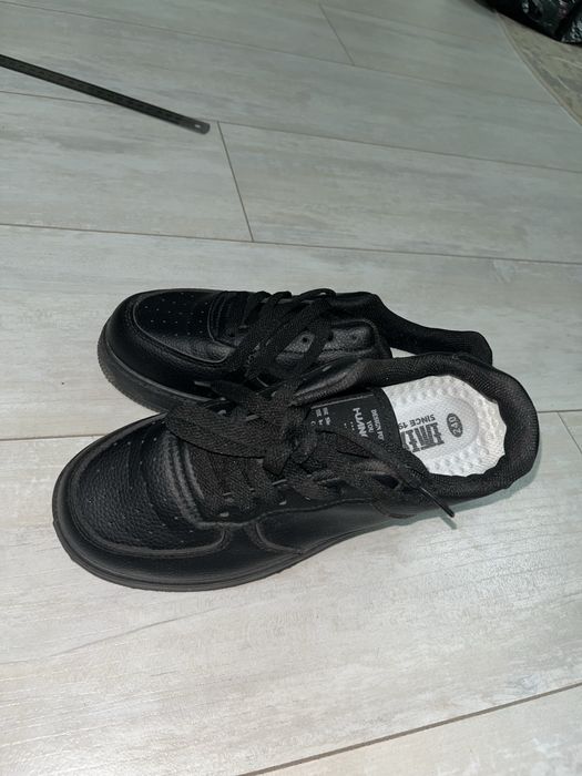 Кроссовки новые за 3500