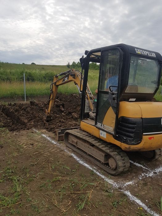Inchiriez miniexcavator sapat santuri fundații terasamente nivelari