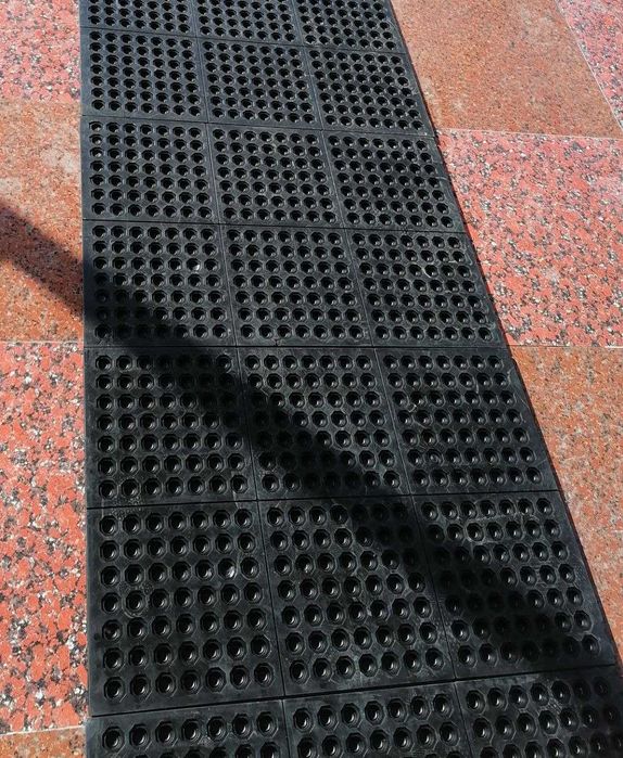 противоскользящие грязезащитные перфорированные коврики