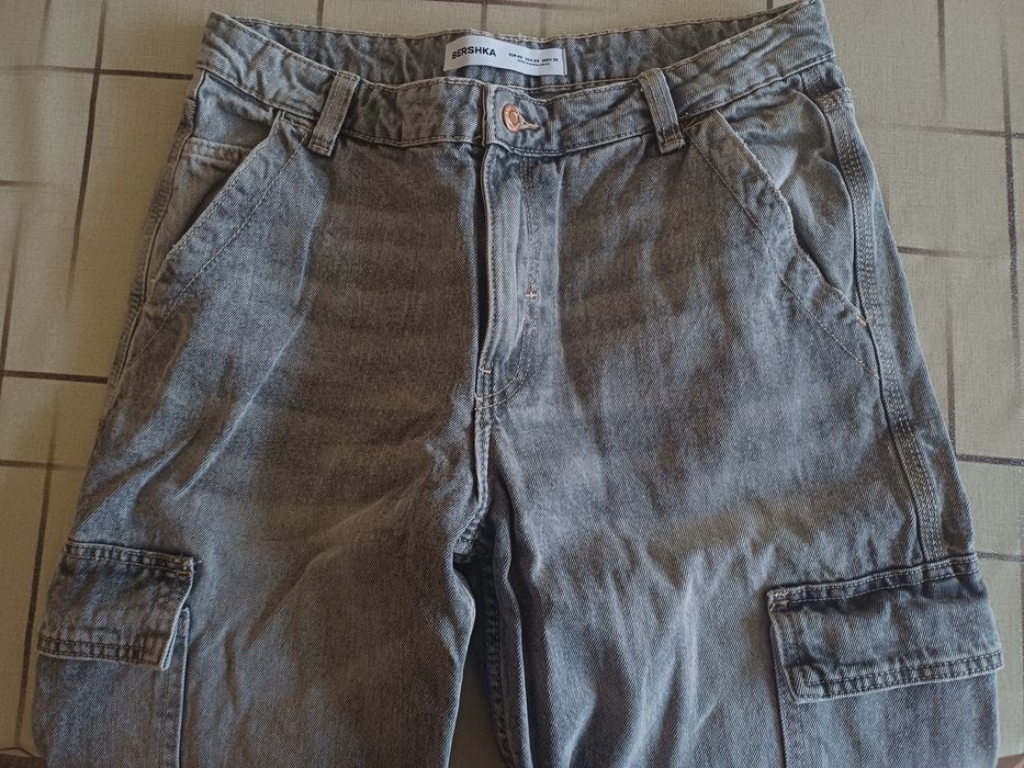 Чисто нови сиви дънки от Bershka
