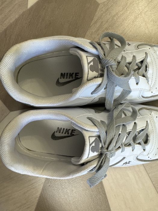 Продам кроссовки Nike