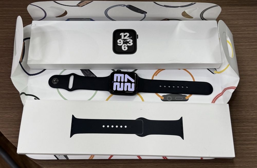 Apple watch SE 2,44М