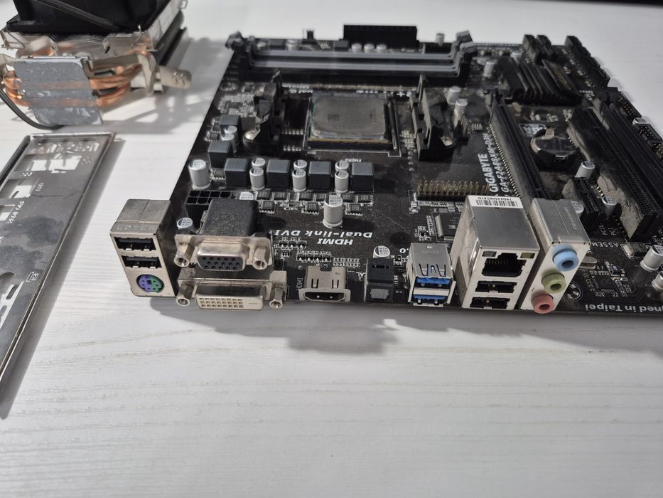 Placa de baza GA-F2A88XM-D3H si CPU AMD A10-6800K