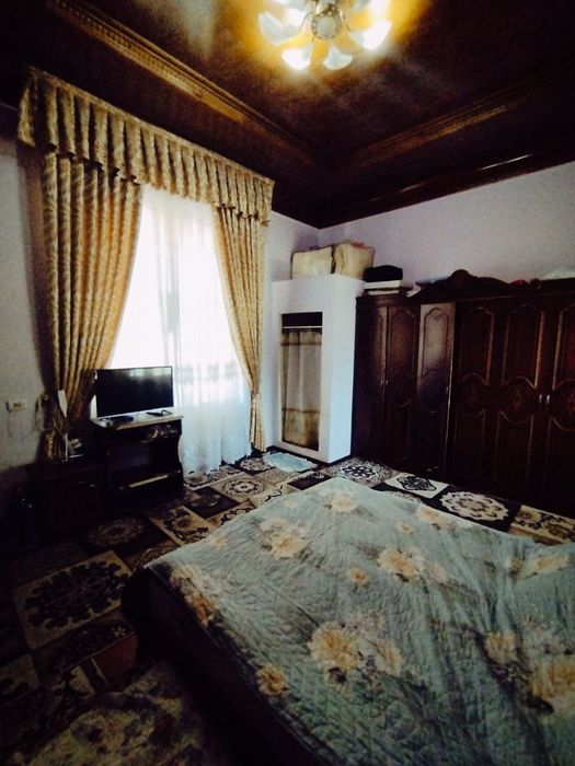 Uy sotiladi 10 sotix 8 ta xona