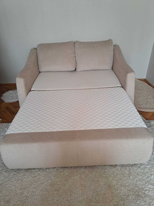 Canapea extensibila cu 2 locuri si lada de depozitare