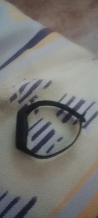 Это фитнес-браслет Xiaomi Mi Band.