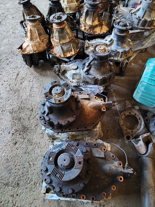 Редуктор средний-задний Shacman/HOWO