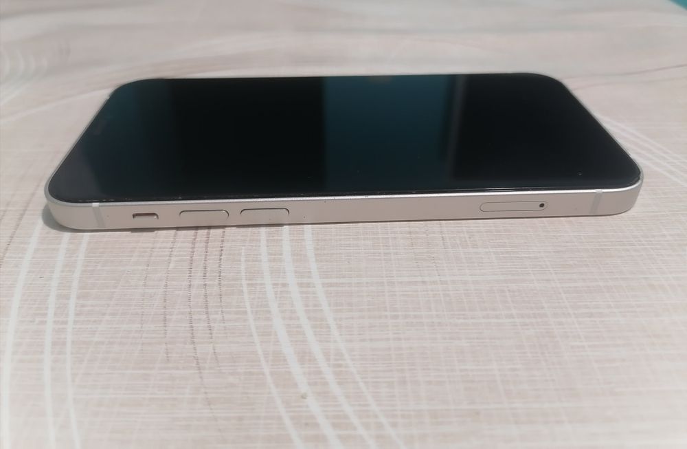 iPhone 12, 64 GB, White с гаранция