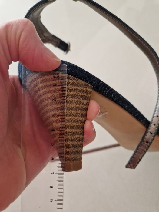 Sandale Stradivarius.