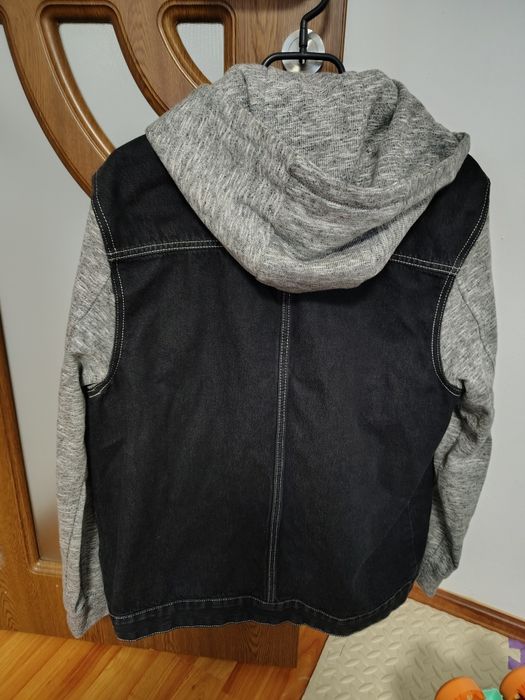 Vând geaca de blugi Lee Cooper