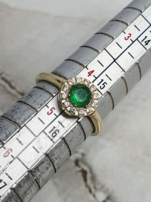 Inel din aur de 14K cu smarald și pietre semiprețioase albe mărime 48