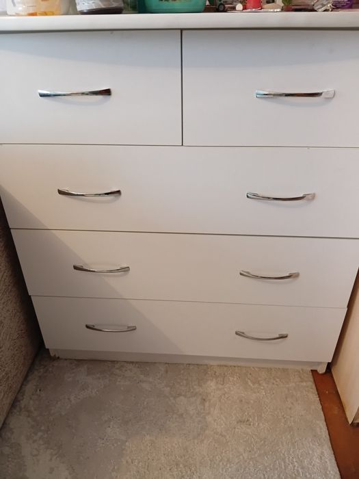 Продам белый комод.