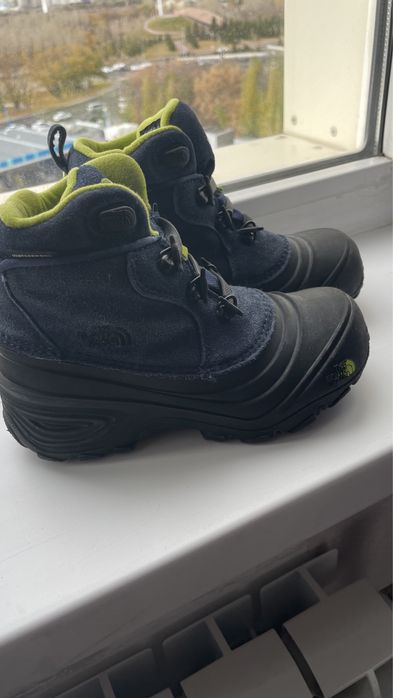 Продам зимние ботинки