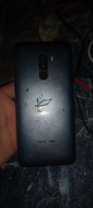 Продам телефон POCO F1