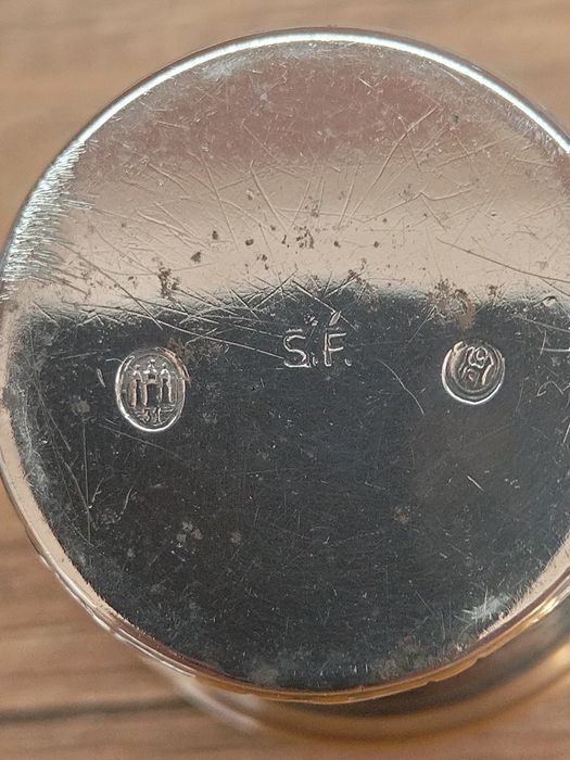 Продавам антикварна Английска сребърна чаша Келтски мотиви уникална