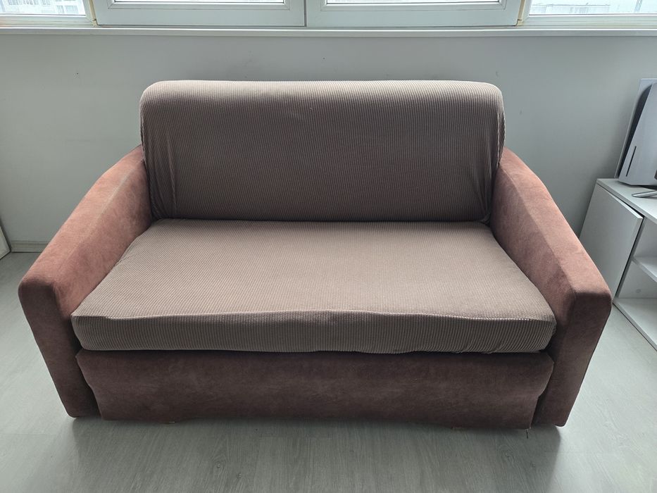 Двуместен разтегателен диван