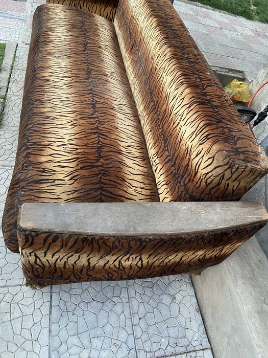 Диван продам 2000