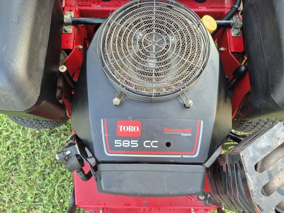 Vand tractoras de tuns iarba