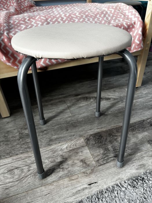 Табуретка стул белого цвета